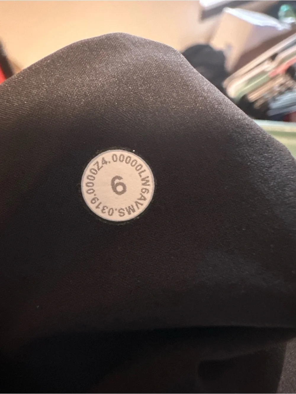 Lululemon On The Fly Crop *Woven 23"
Black W6AVMS size 6 - Picture 2 of 7